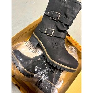 Brand new never worn women’s black boots